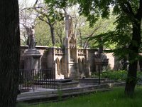 155 Kegyestanítórend 1. sírboltja